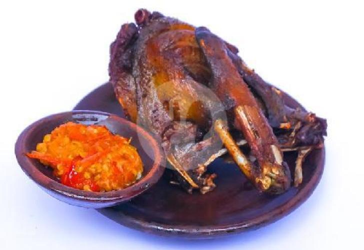 Bebek Goreng Lik Cip: Rahasia Rasa yang Menggigit Jiwa di Jantung Cilacap